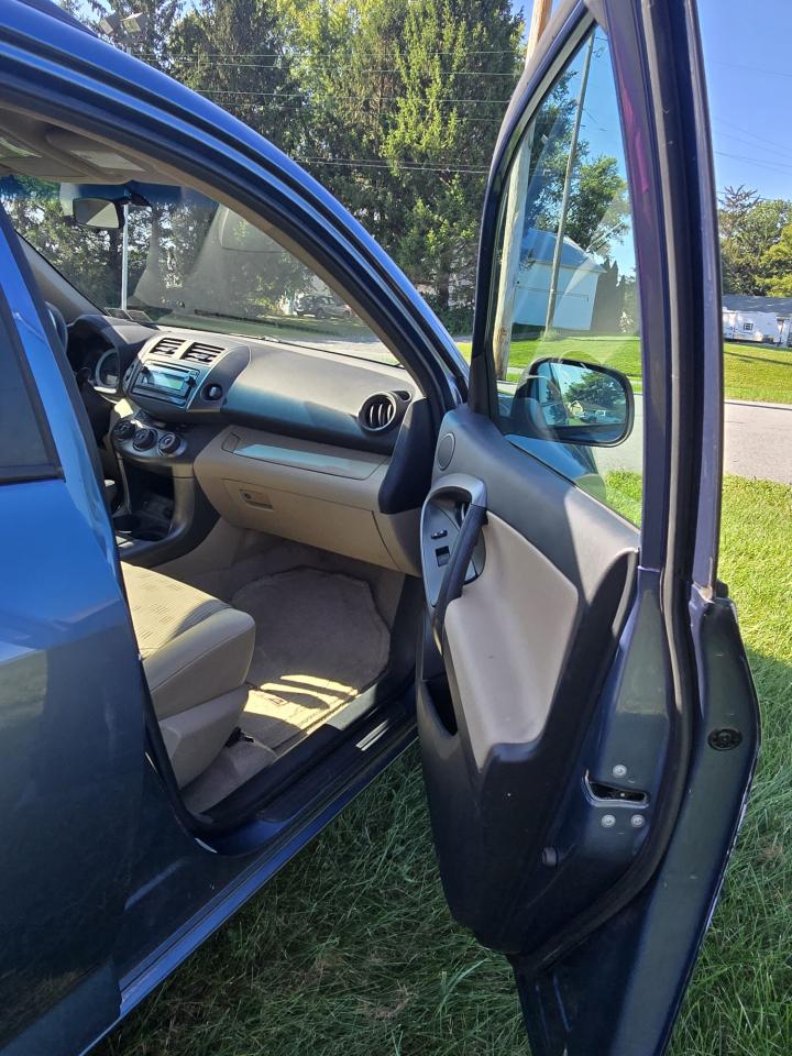 Toyota RAV4  2012