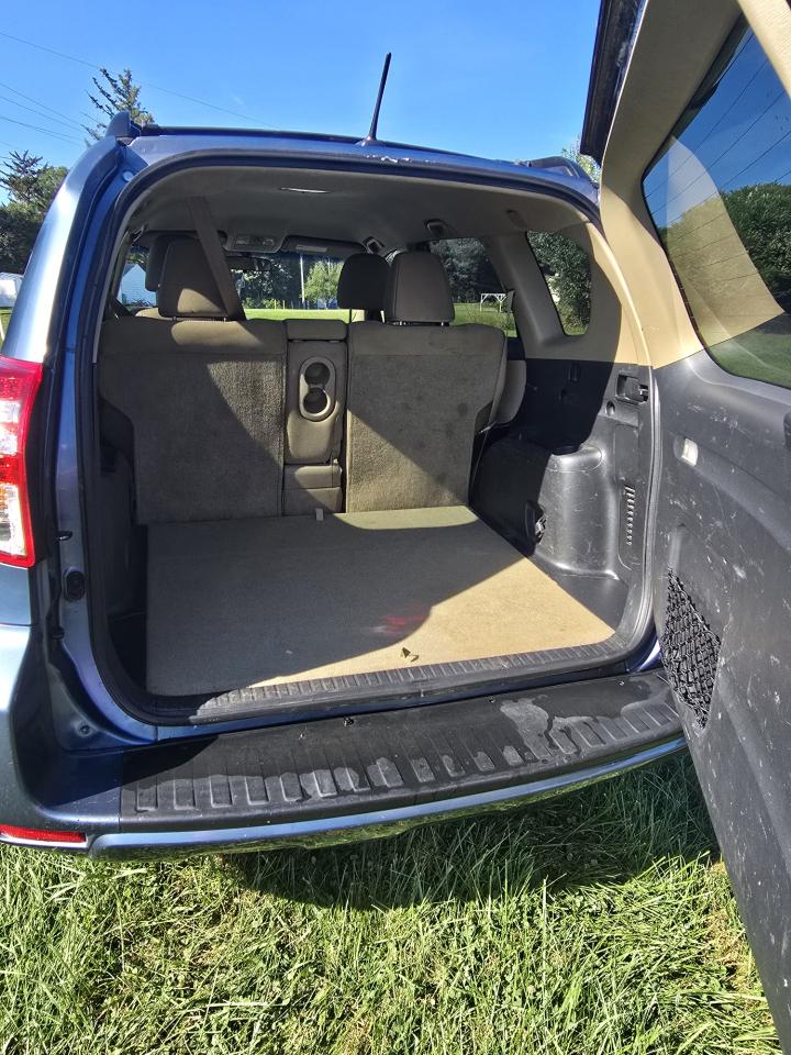 Toyota RAV4  2012