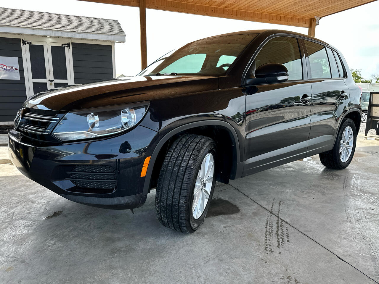 2017 Volkswagen Tiguan S photo 2