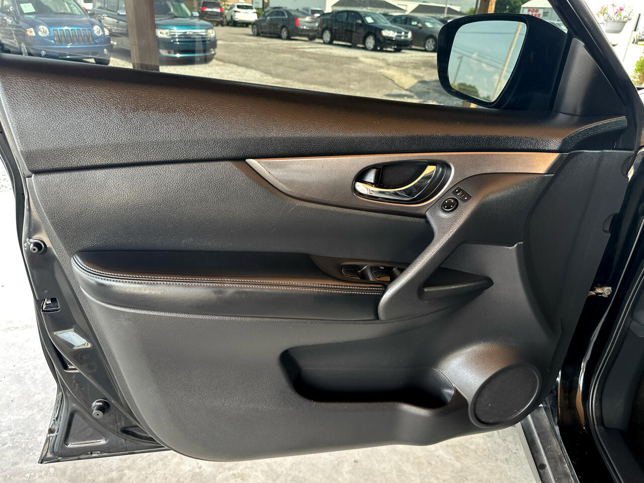 2016 Nissan Rogue AWD S photo 29