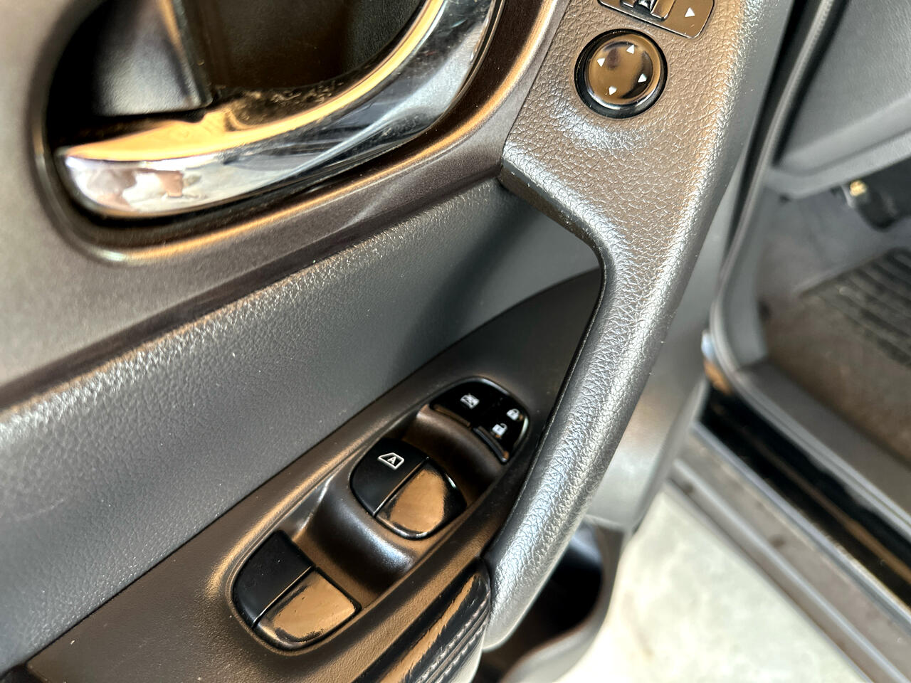 2016 Nissan Rogue AWD S photo 30
