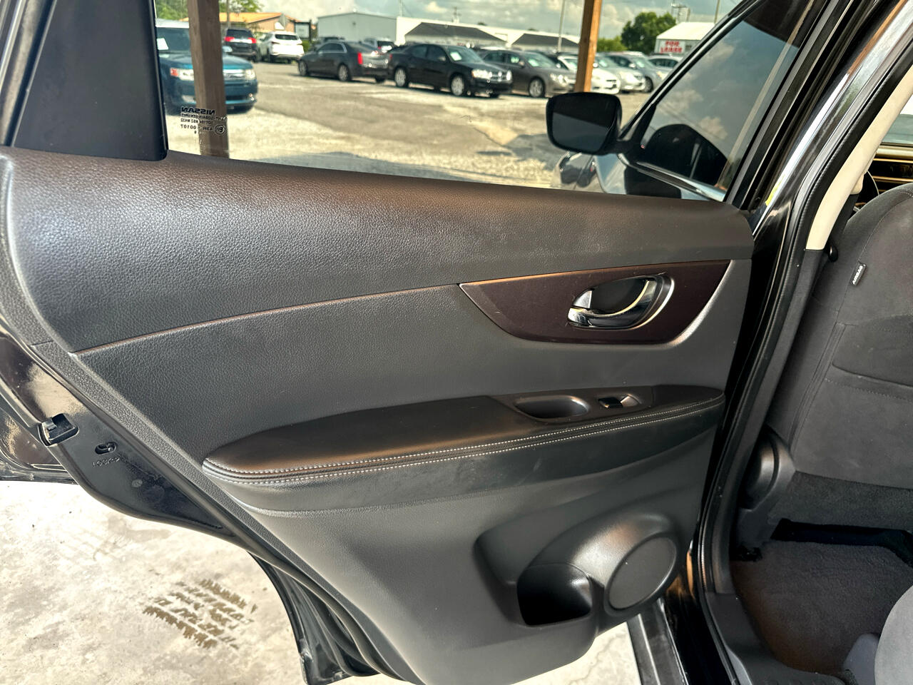 2016 Nissan Rogue AWD S photo 33