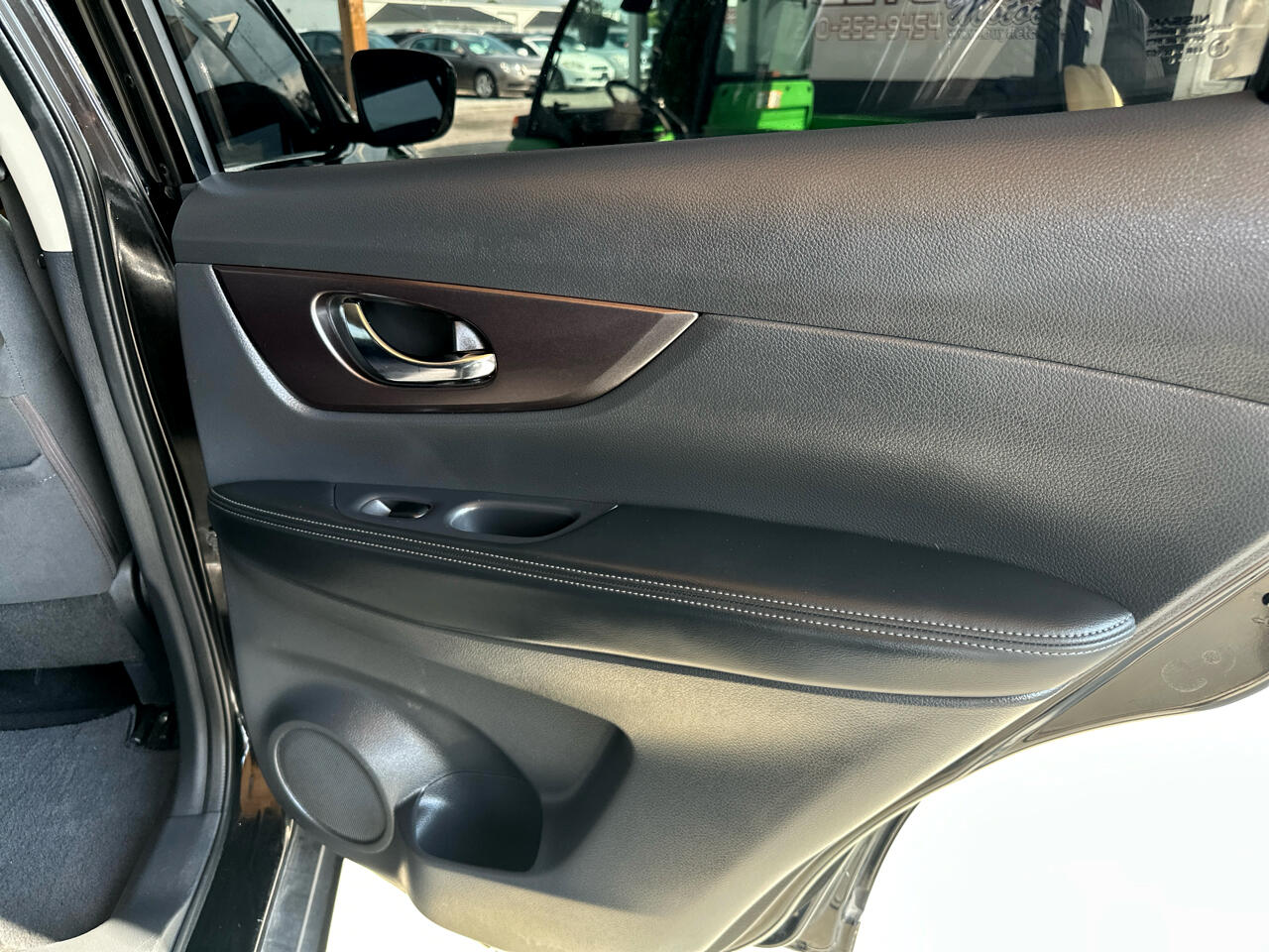2016 Nissan Rogue AWD S photo 38