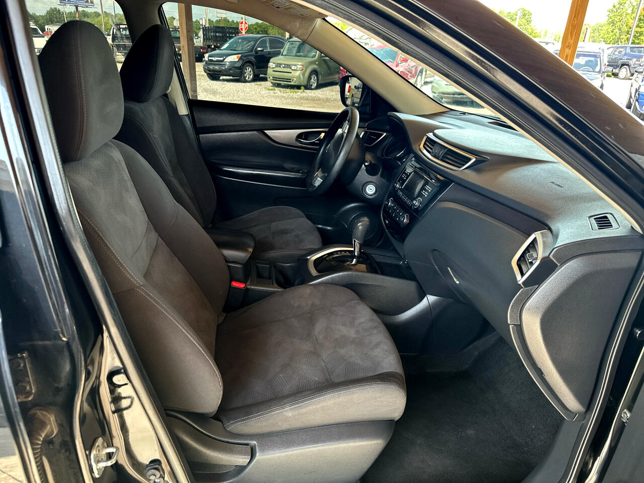 2016 Nissan Rogue AWD S photo 39