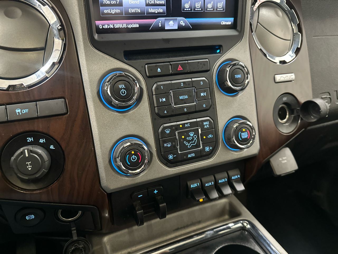 Ford Super Duty F-350 SRW 4WD Crew Cab 172" Lariat 2016 Ford Super Duty F-350 SRW 4WD Crew Cab 172" Lariat 2016