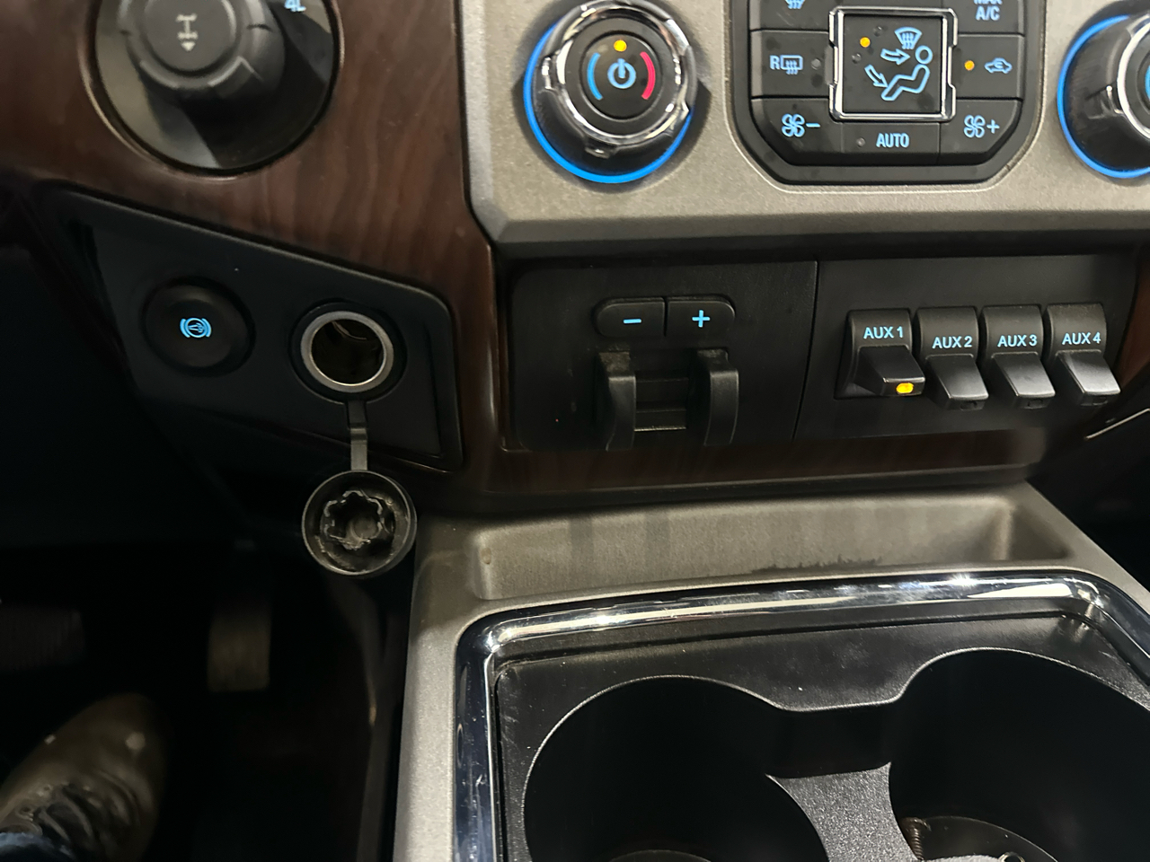 Ford Super Duty F-350 SRW 4WD Crew Cab 172" Lariat 2016 Ford Super Duty F-350 SRW 4WD Crew Cab 172" Lariat 2016