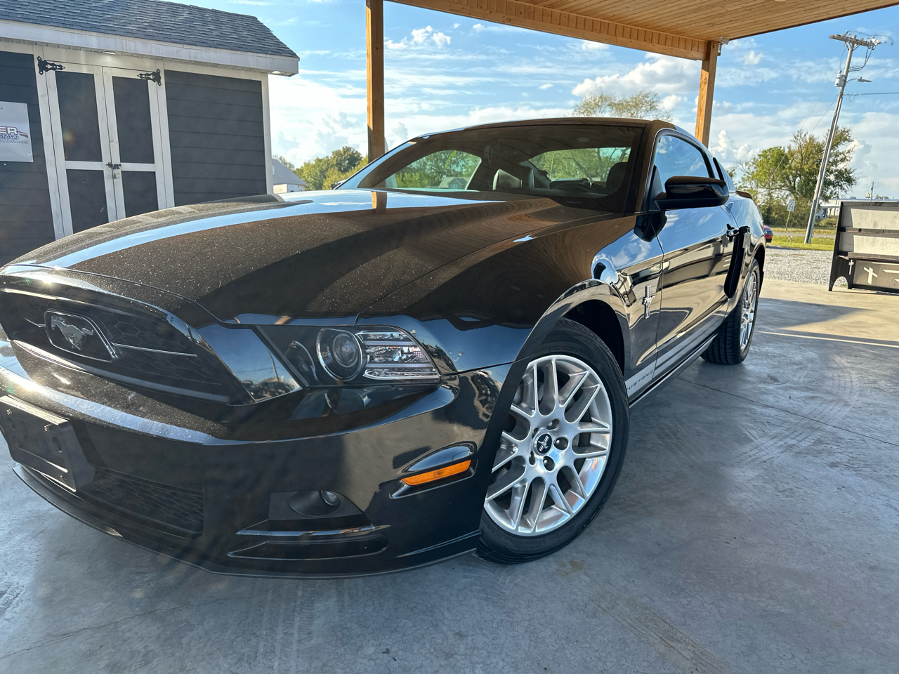 2014 Ford Mustang V6 Premium photo 2