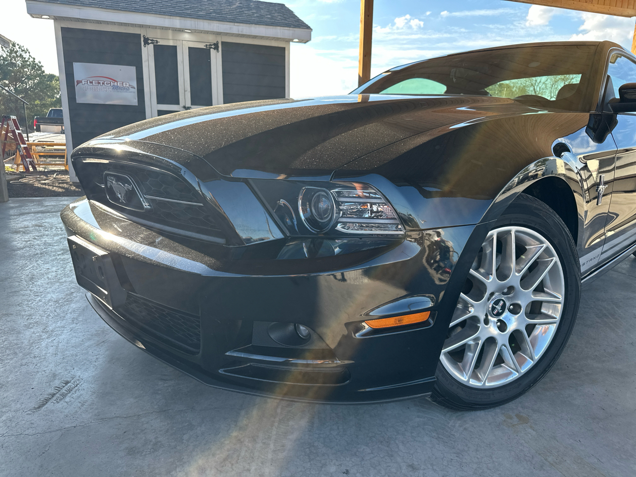 2014 Ford Mustang V6 Premium photo 3