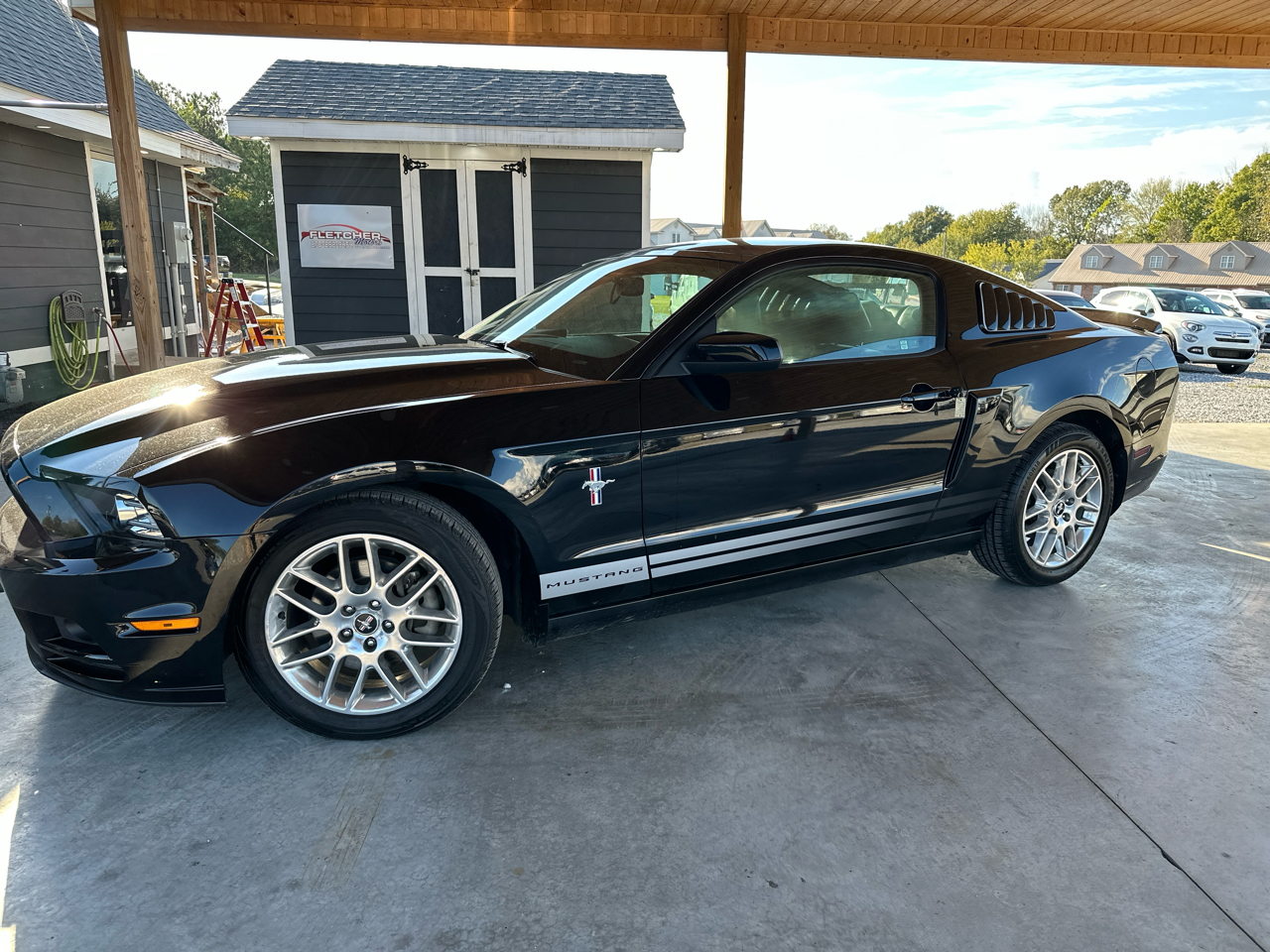 2014 Ford Mustang V6 Premium photo 4
