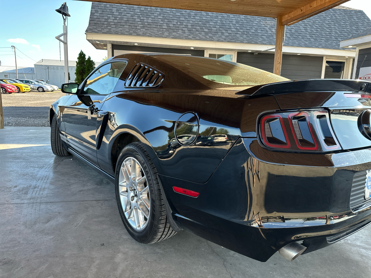 2014 Ford Mustang V6 Premium photo 8