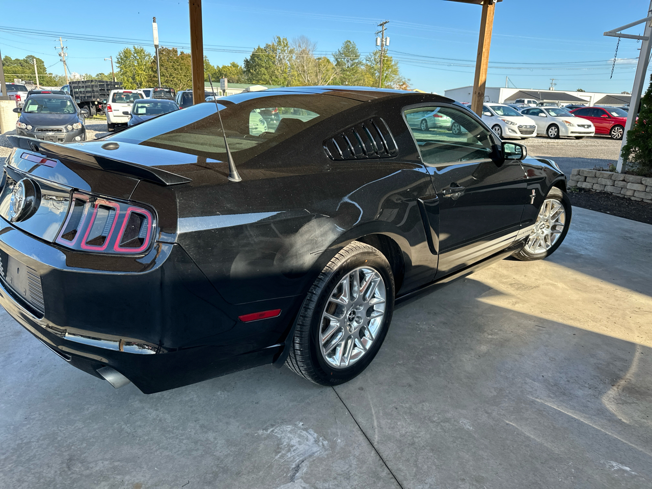 2014 Ford Mustang V6 Premium photo 12