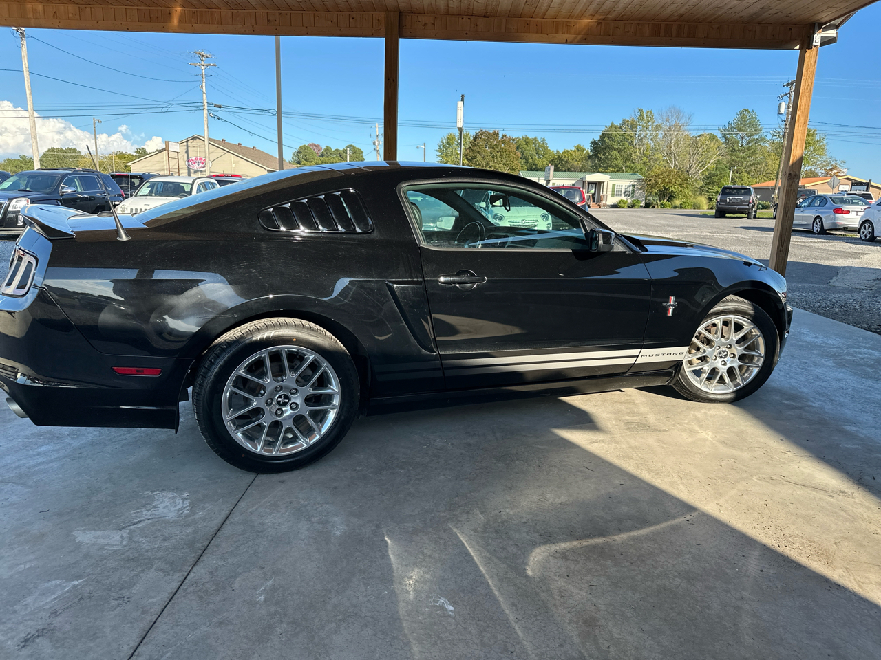 2014 Ford Mustang V6 Premium photo 13