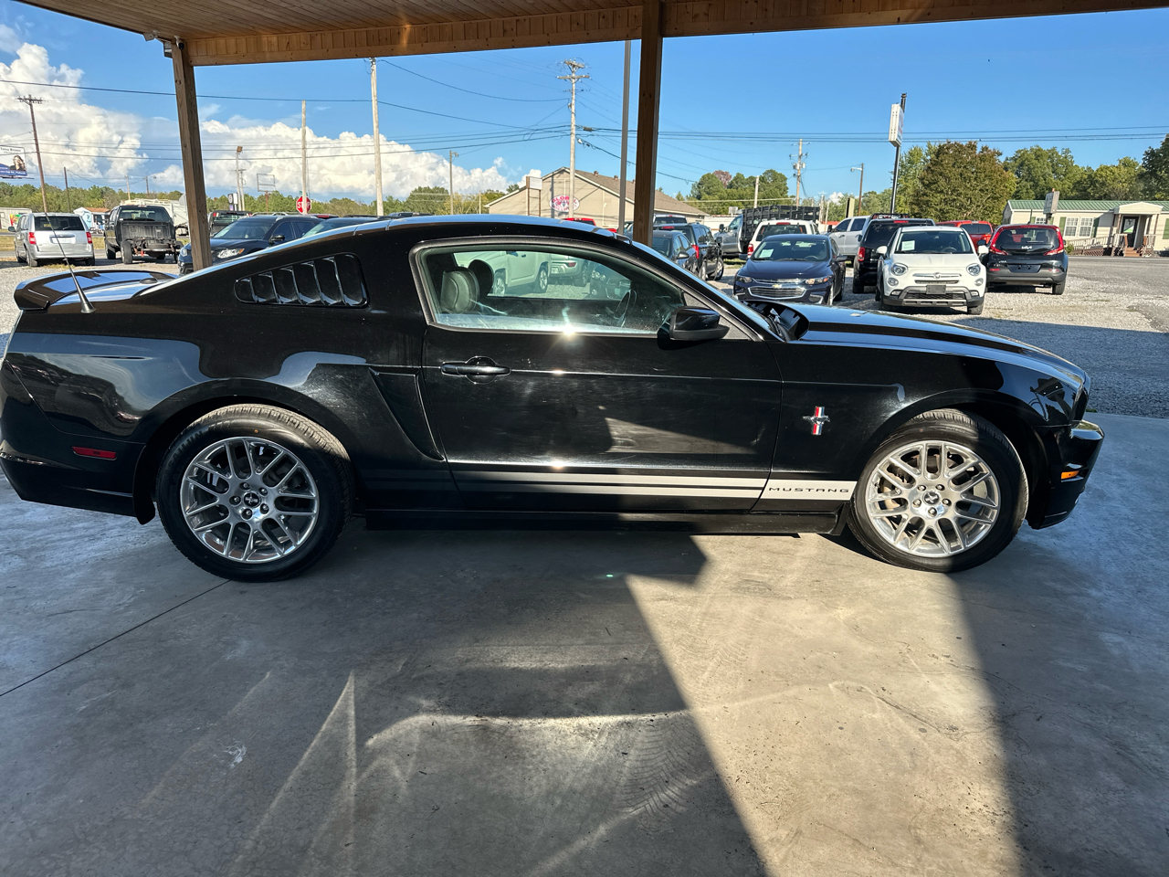 2014 Ford Mustang V6 Premium photo 14