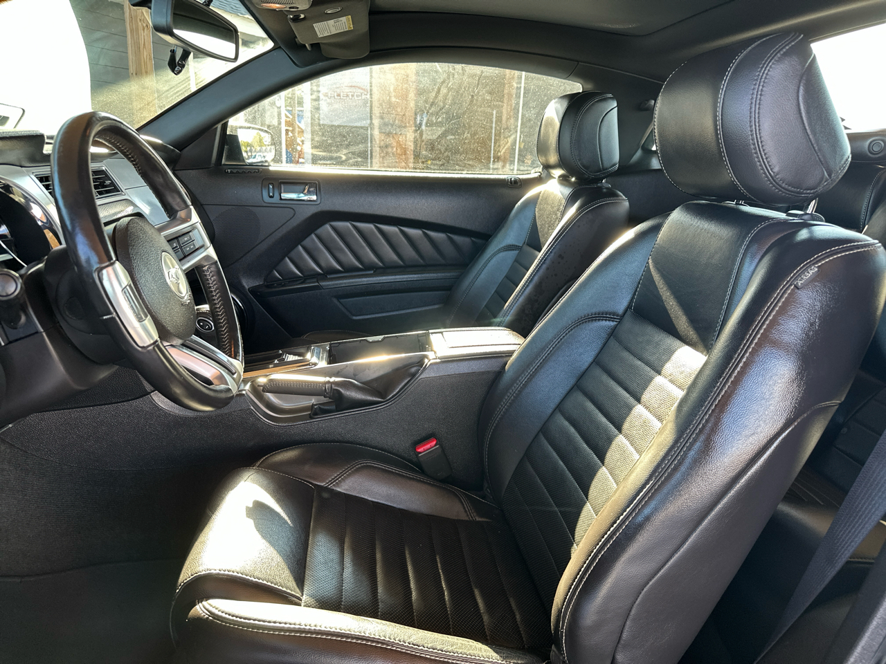 2014 Ford Mustang V6 Premium photo 22