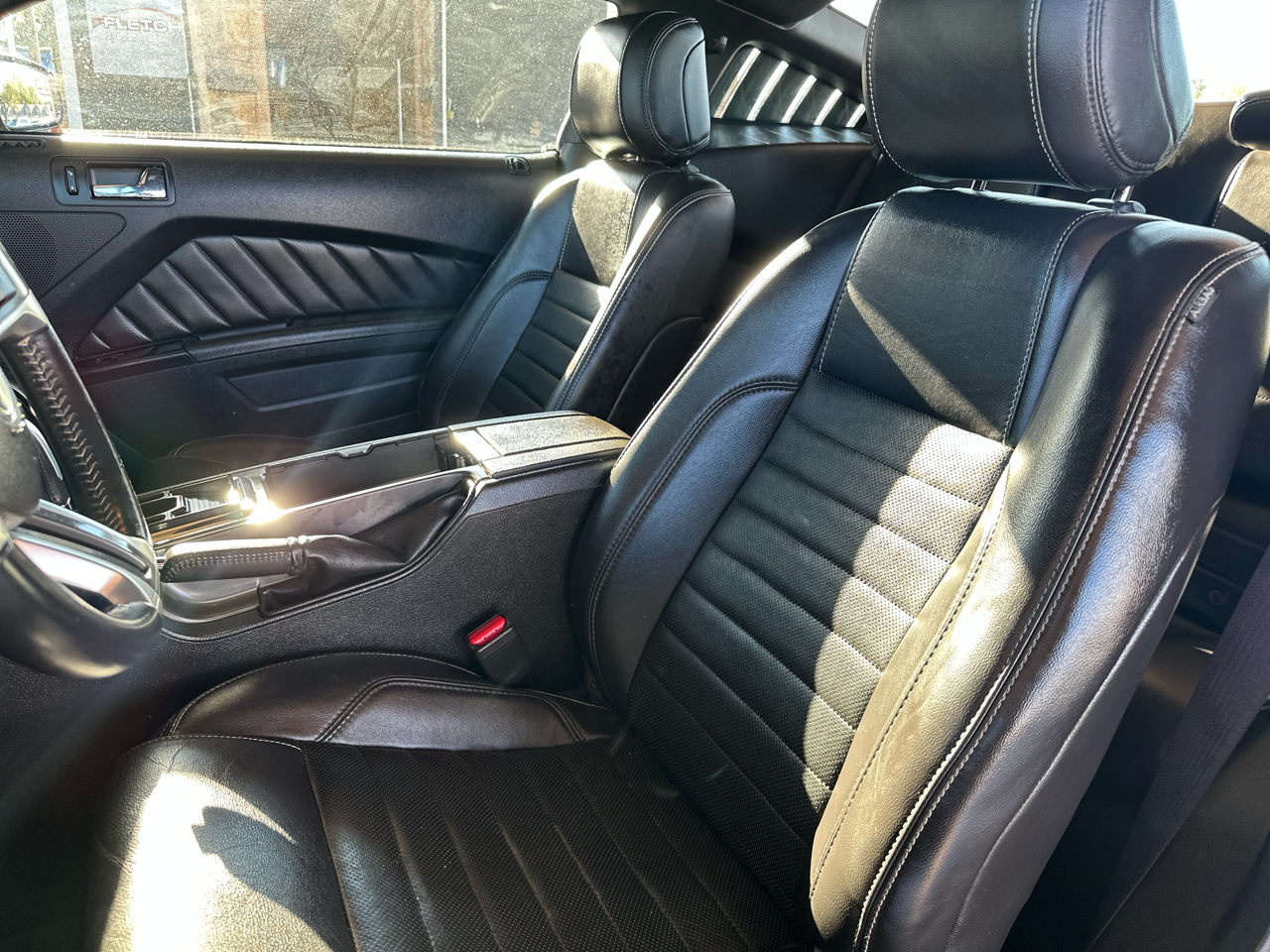 2014 Ford Mustang V6 Premium photo 23