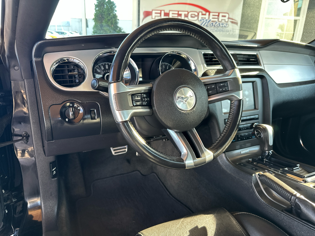 2014 Ford Mustang V6 Premium photo 24