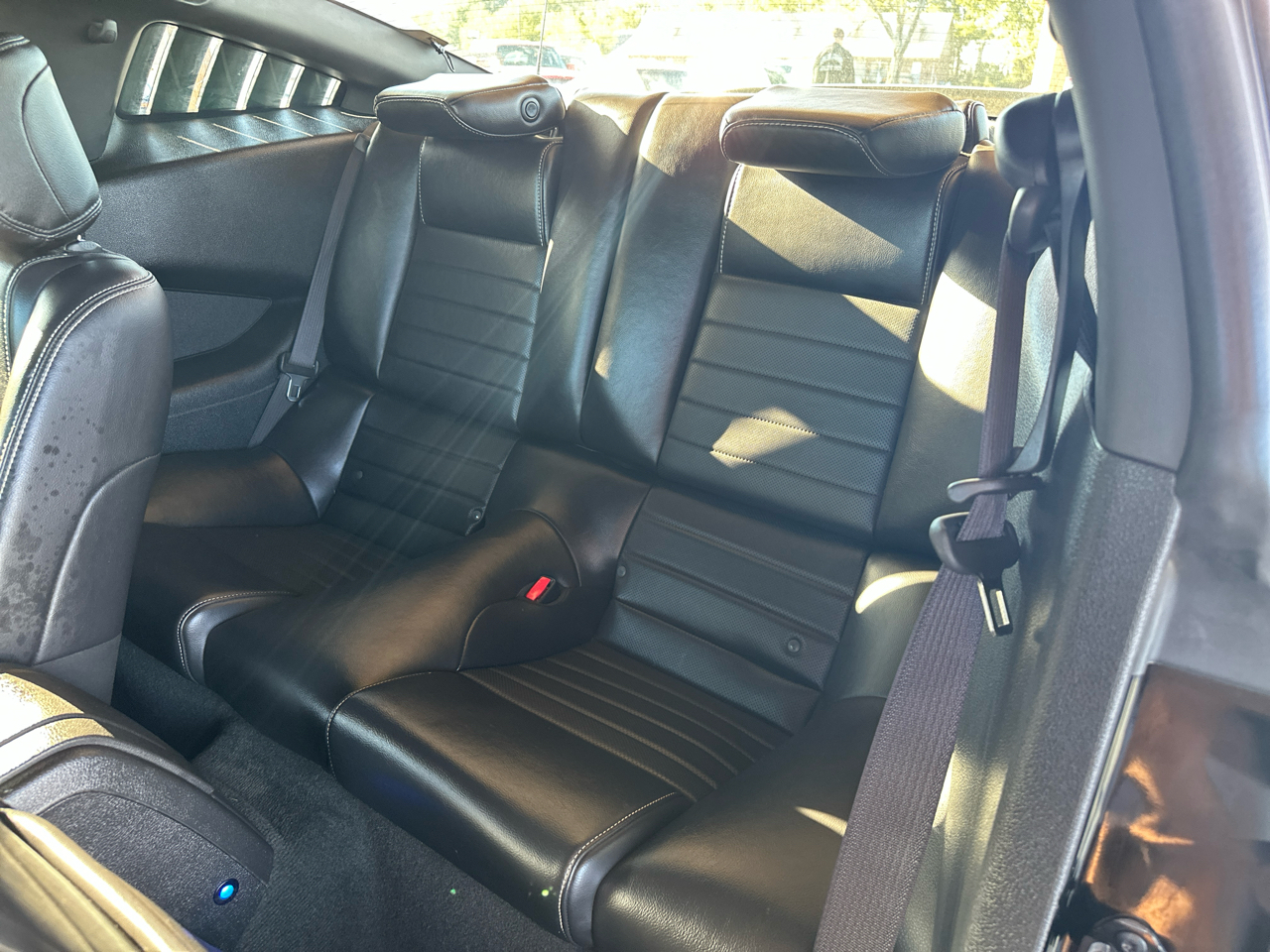 2014 Ford Mustang V6 Premium photo 28