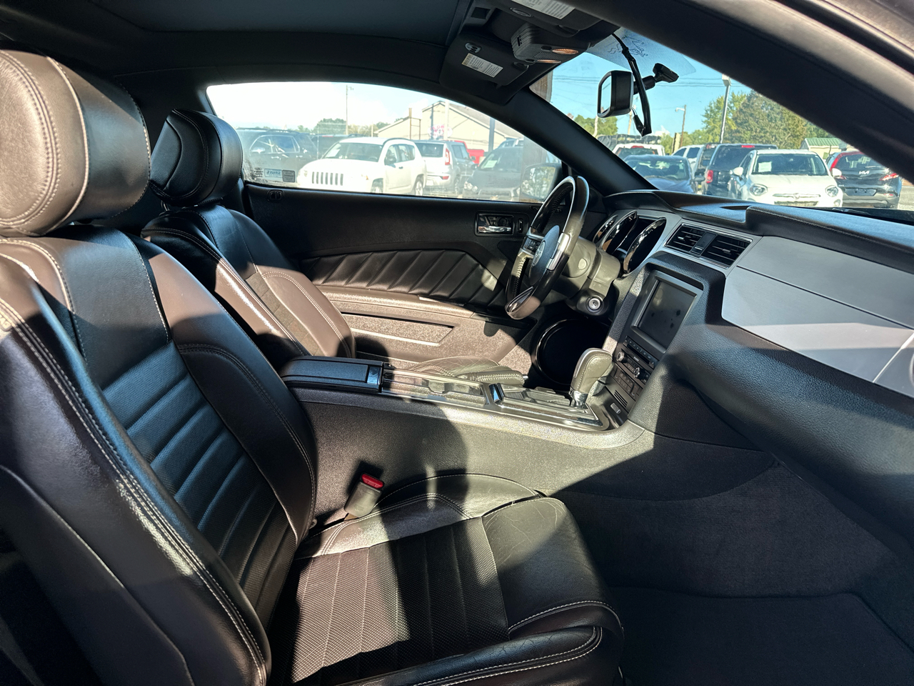 2014 Ford Mustang V6 Premium photo 31