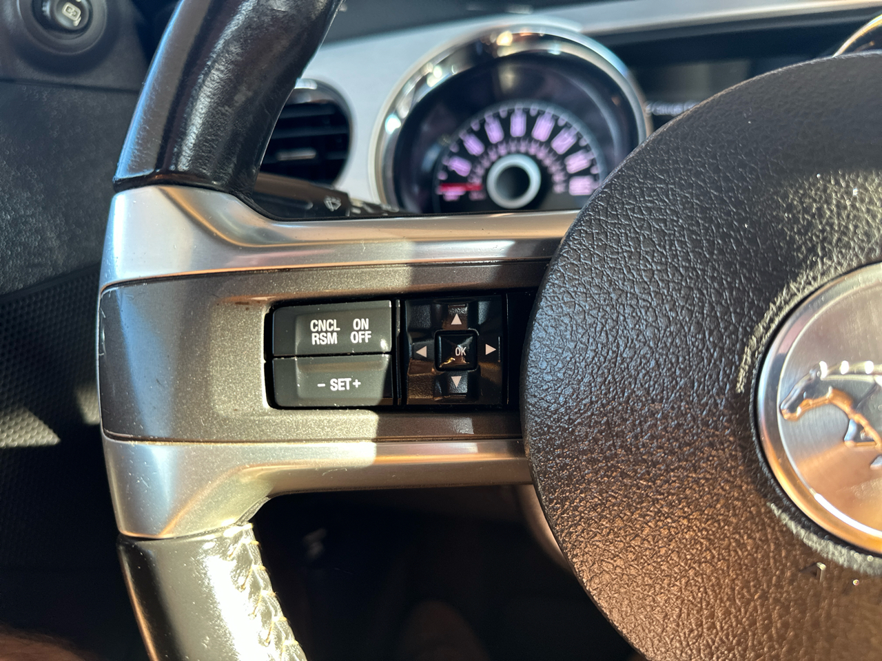 2014 Ford Mustang V6 Premium photo 39