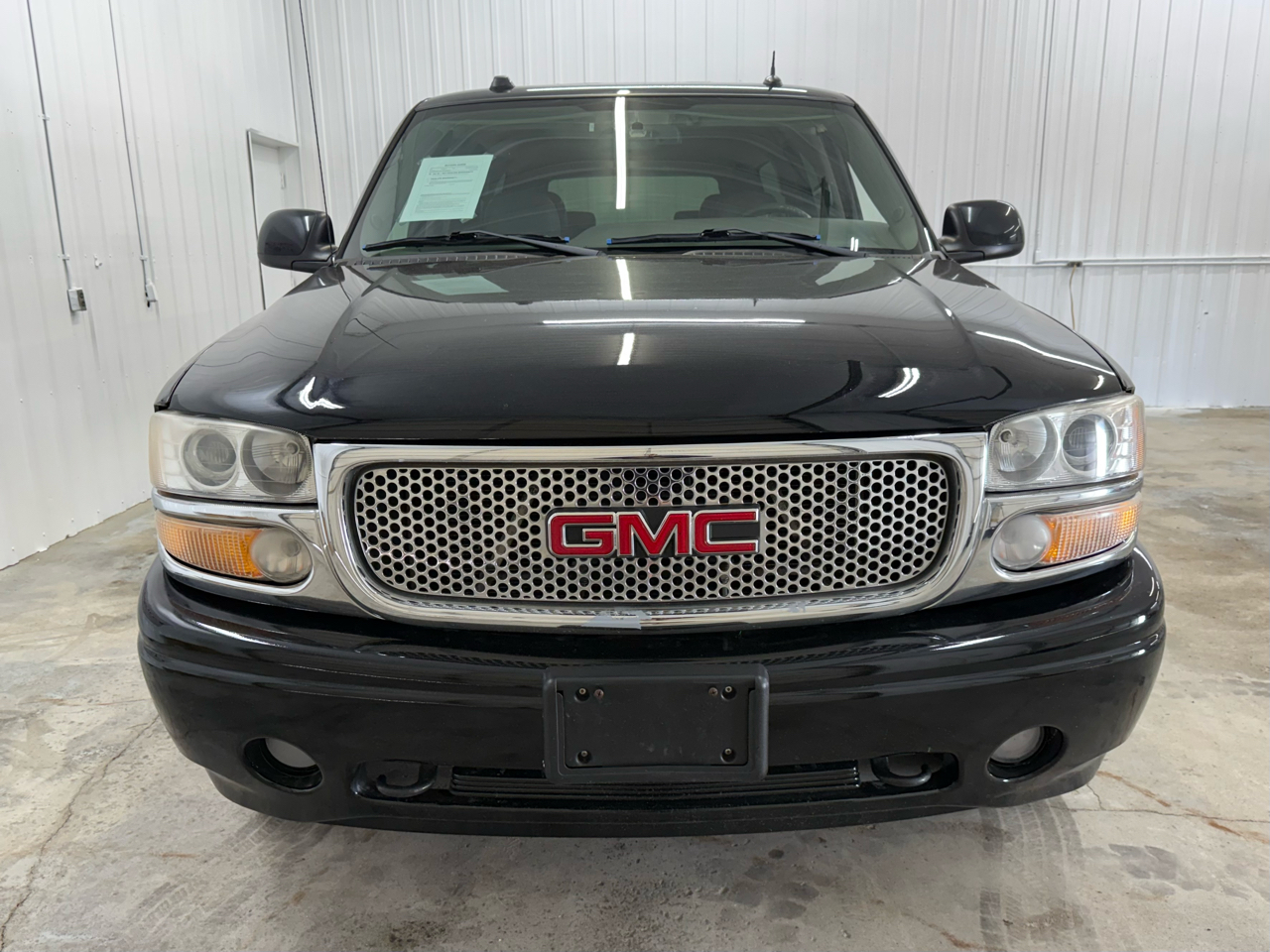 GMC Yukon XL Denali 4dr 1500 AWD 2005 GMC Yukon XL Denali 4dr 1500 AWD 2005