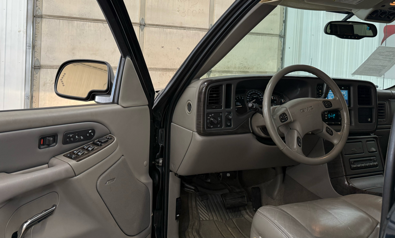 GMC Yukon XL Denali 4dr 1500 AWD 2005 GMC Yukon XL Denali 4dr 1500 AWD 2005