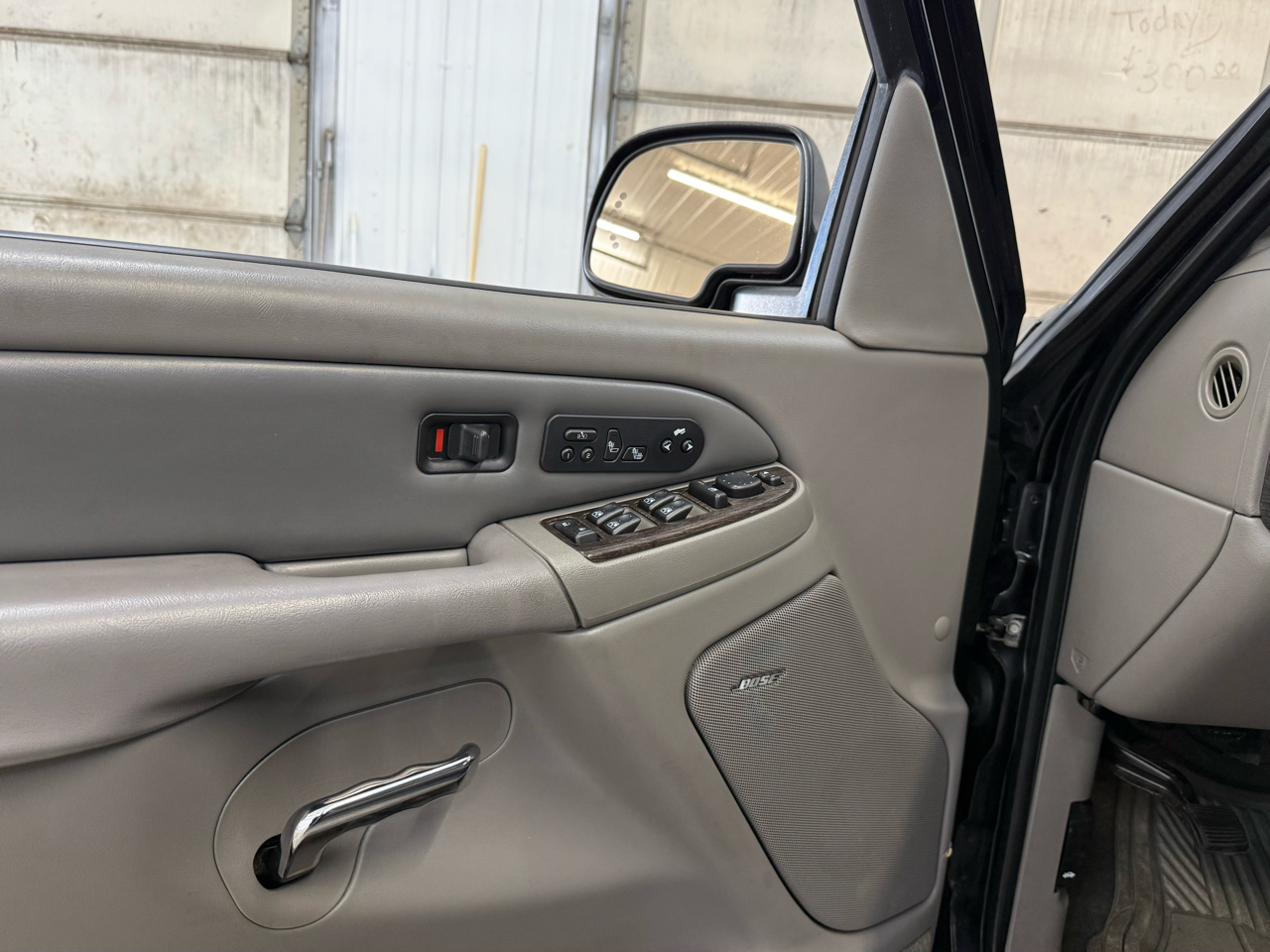 GMC Yukon XL Denali 4dr 1500 AWD 2005 GMC Yukon XL Denali 4dr 1500 AWD 2005