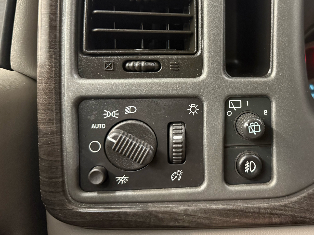 GMC Yukon XL Denali 4dr 1500 AWD 2005 GMC Yukon XL Denali 4dr 1500 AWD 2005