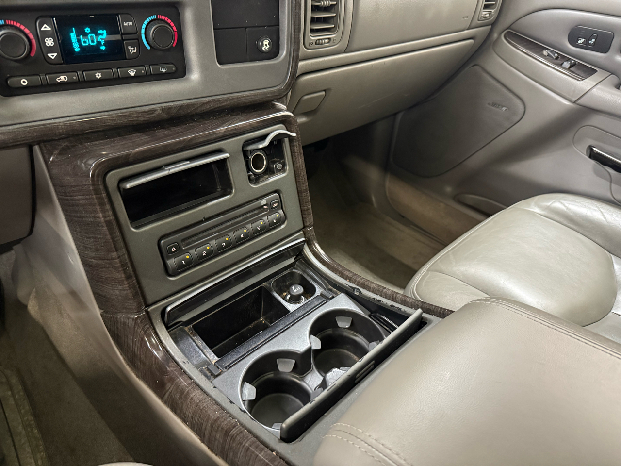 GMC Yukon XL Denali 4dr 1500 AWD 2005 GMC Yukon XL Denali 4dr 1500 AWD 2005