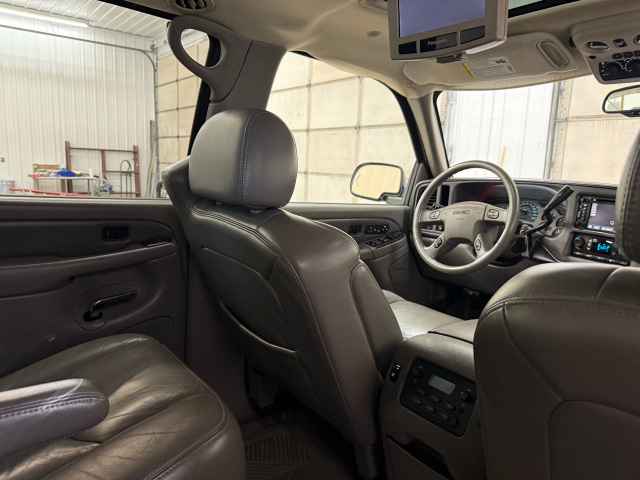 GMC Yukon XL Denali 4dr 1500 AWD 2005 GMC Yukon XL Denali 4dr 1500 AWD 2005