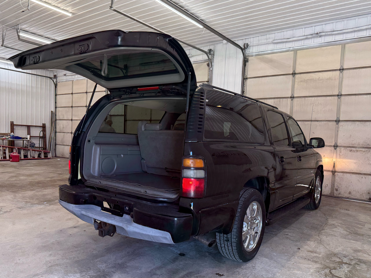 GMC Yukon XL Denali 4dr 1500 AWD 2005 GMC Yukon XL Denali 4dr 1500 AWD 2005