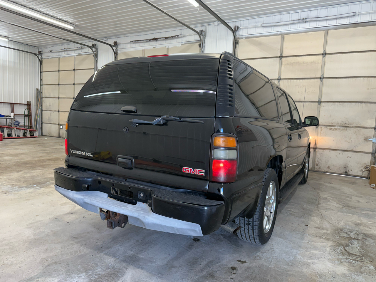 GMC Yukon XL Denali 4dr 1500 AWD 2005 GMC Yukon XL Denali 4dr 1500 AWD 2005