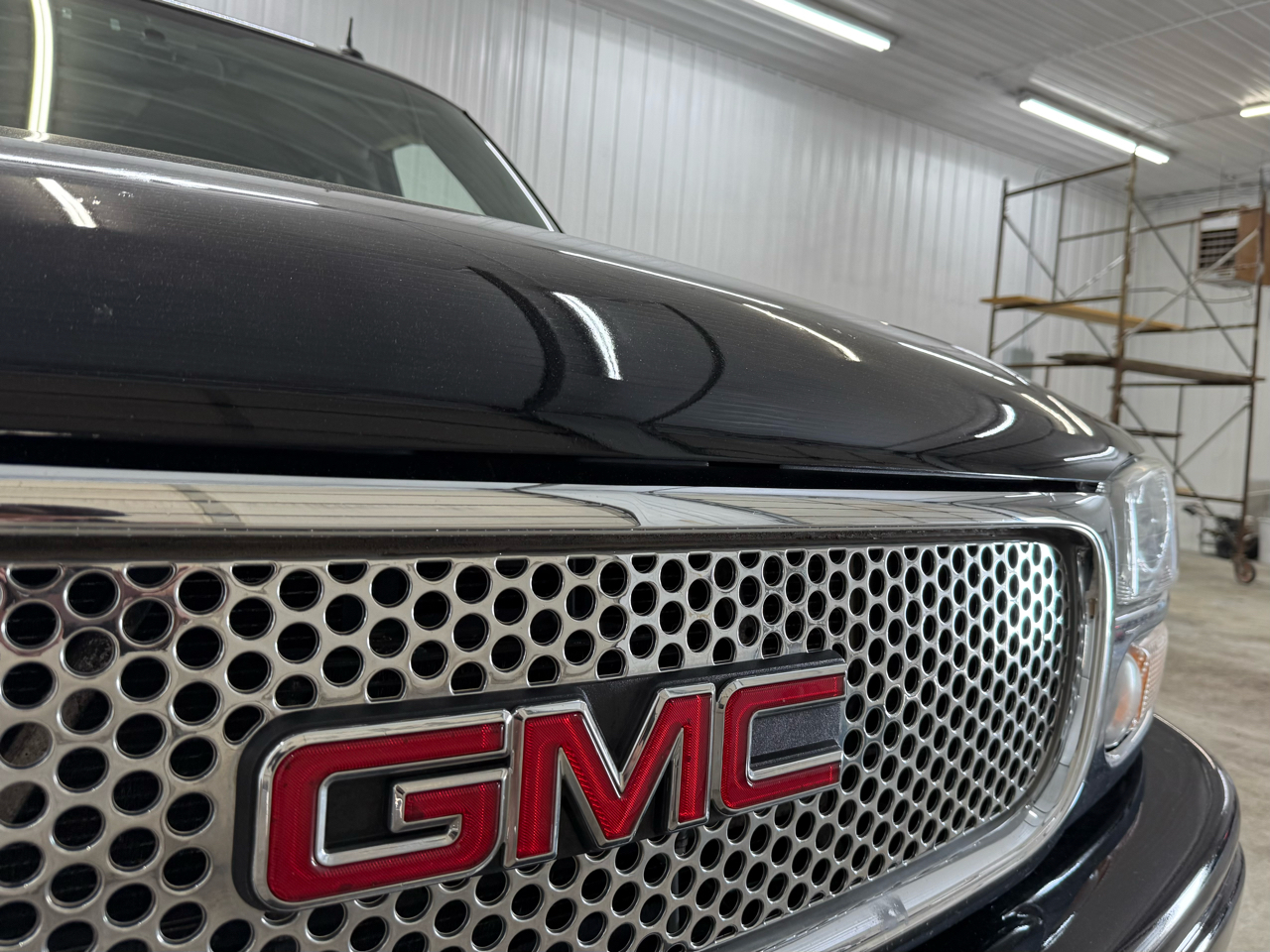 GMC Yukon XL Denali 4dr 1500 AWD 2005 GMC Yukon XL Denali 4dr 1500 AWD 2005