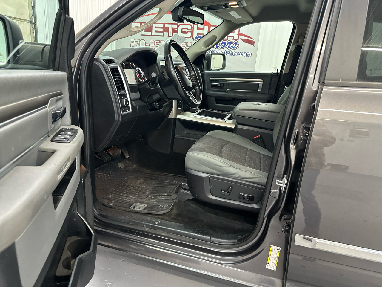 RAM 1500 4WD Crew Cab 140.5" Big Horn 2014 RAM 1500 4WD Crew Cab 140.5" Big Horn 2014