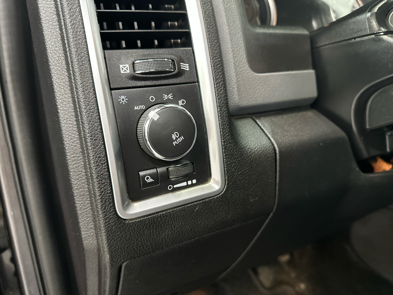 RAM 1500 4WD Crew Cab 140.5" Big Horn 2014 RAM 1500 4WD Crew Cab 140.5" Big Horn 2014