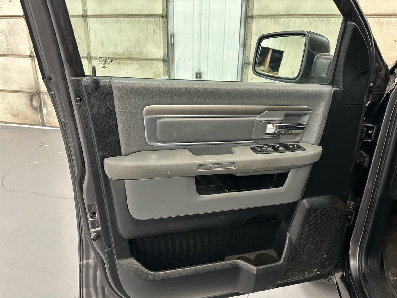 RAM 1500 4WD Crew Cab 140.5" Big Horn 2014 RAM 1500 4WD Crew Cab 140.5" Big Horn 2014