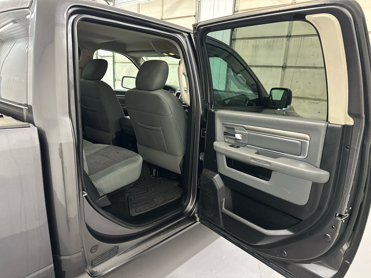 RAM 1500 4WD Crew Cab 140.5" Big Horn 2014 RAM 1500 4WD Crew Cab 140.5" Big Horn 2014