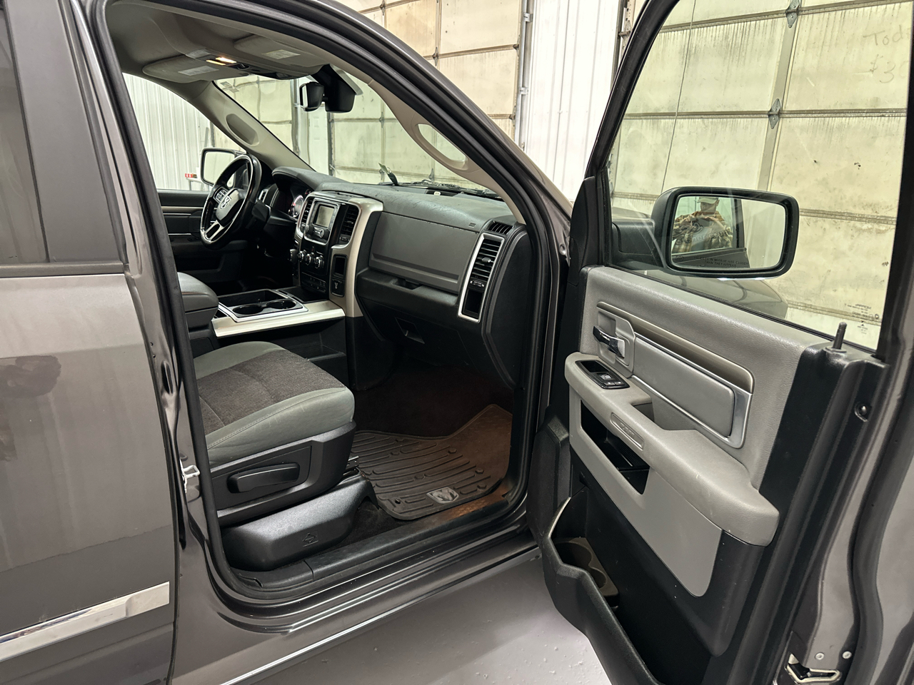 RAM 1500 4WD Crew Cab 140.5" Big Horn 2014 RAM 1500 4WD Crew Cab 140.5" Big Horn 2014