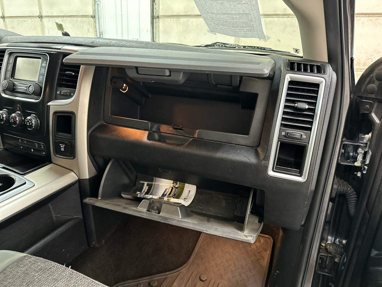 RAM 1500 4WD Crew Cab 140.5" Big Horn 2014 RAM 1500 4WD Crew Cab 140.5" Big Horn 2014