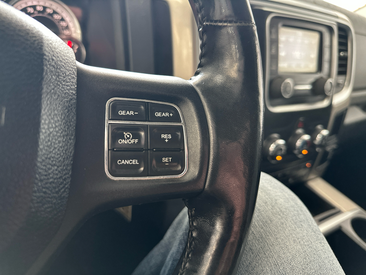 RAM 1500 4WD Crew Cab 140.5" Big Horn 2014 RAM 1500 4WD Crew Cab 140.5" Big Horn 2014