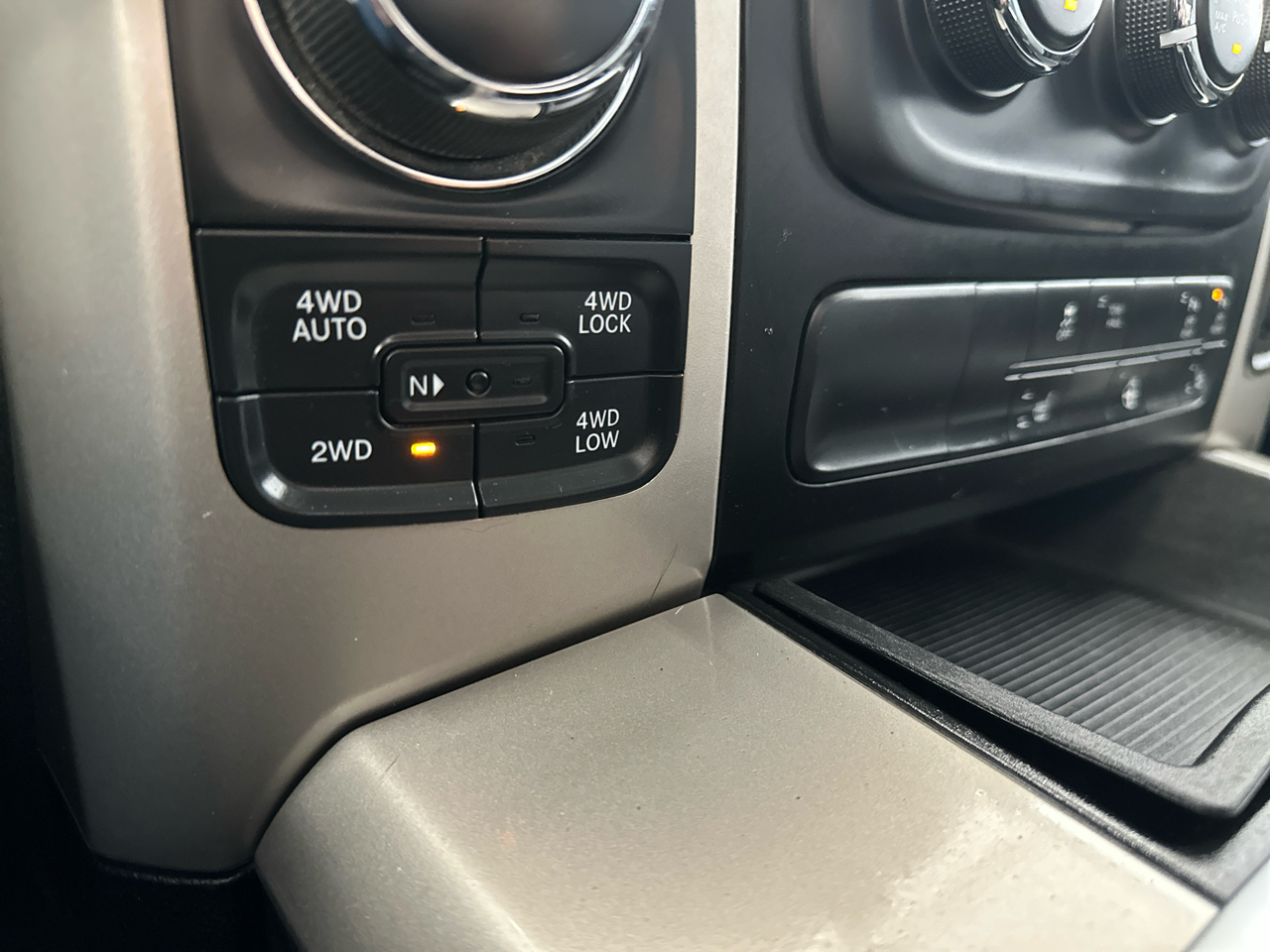 RAM 1500 4WD Crew Cab 140.5" Big Horn 2014 RAM 1500 4WD Crew Cab 140.5" Big Horn 2014