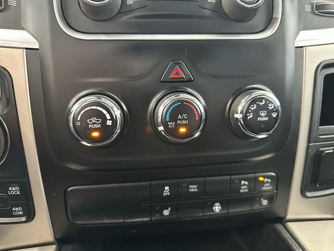 RAM 1500 4WD Crew Cab 140.5" Big Horn 2014 RAM 1500 4WD Crew Cab 140.5" Big Horn 2014