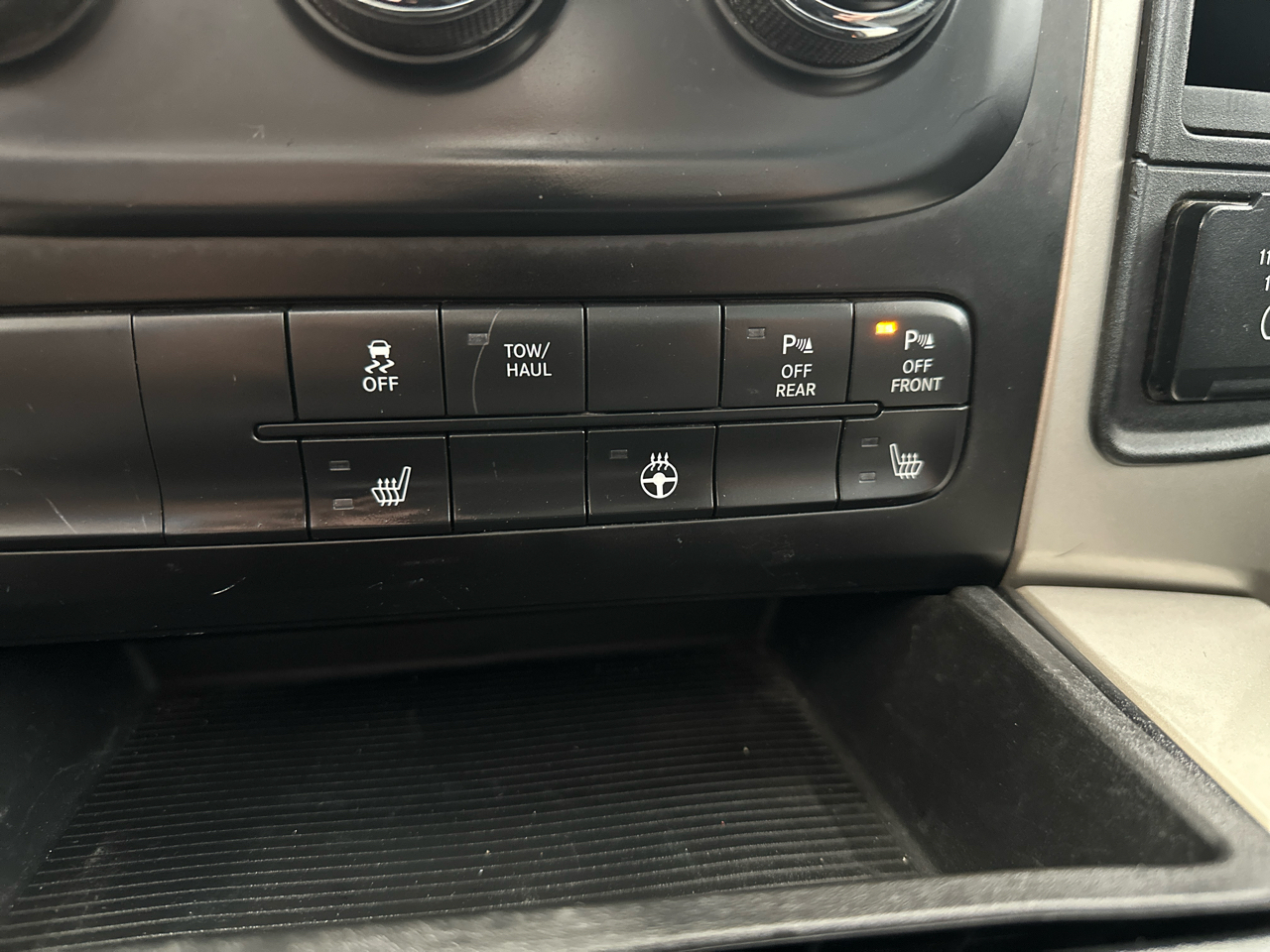 RAM 1500 4WD Crew Cab 140.5" Big Horn 2014 RAM 1500 4WD Crew Cab 140.5" Big Horn 2014