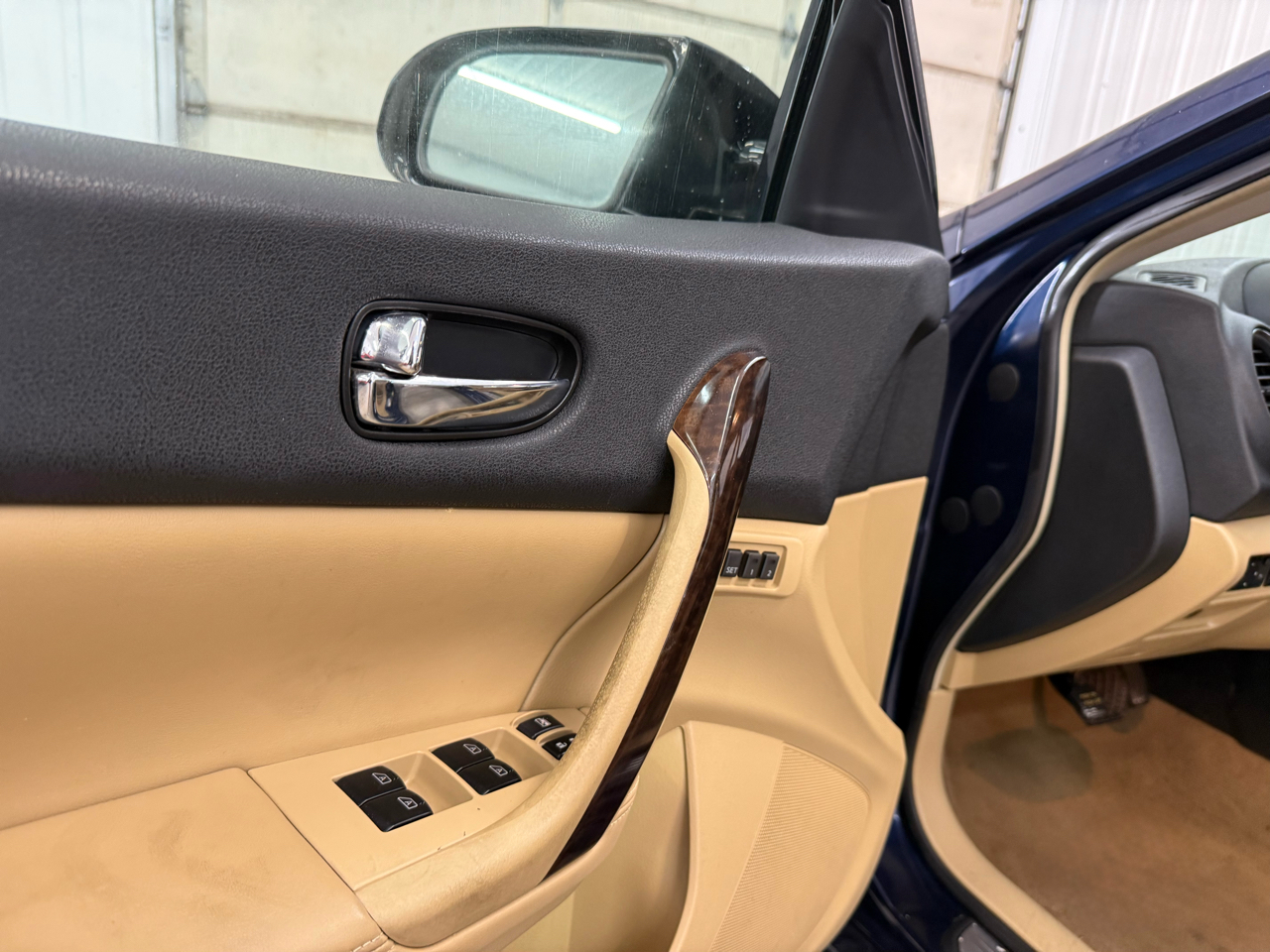 Nissan Maxima 4dr Sdn V6 CVT 3.5 SV w/Premium Pkg 2011 Nissan Maxima 4dr Sdn V6 CVT 3.5 SV w/Premium Pkg 2011