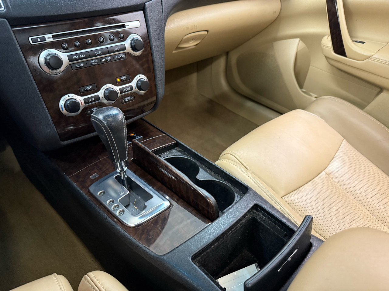 Nissan Maxima 4dr Sdn V6 CVT 3.5 SV w/Premium Pkg 2011 Nissan Maxima 4dr Sdn V6 CVT 3.5 SV w/Premium Pkg 2011