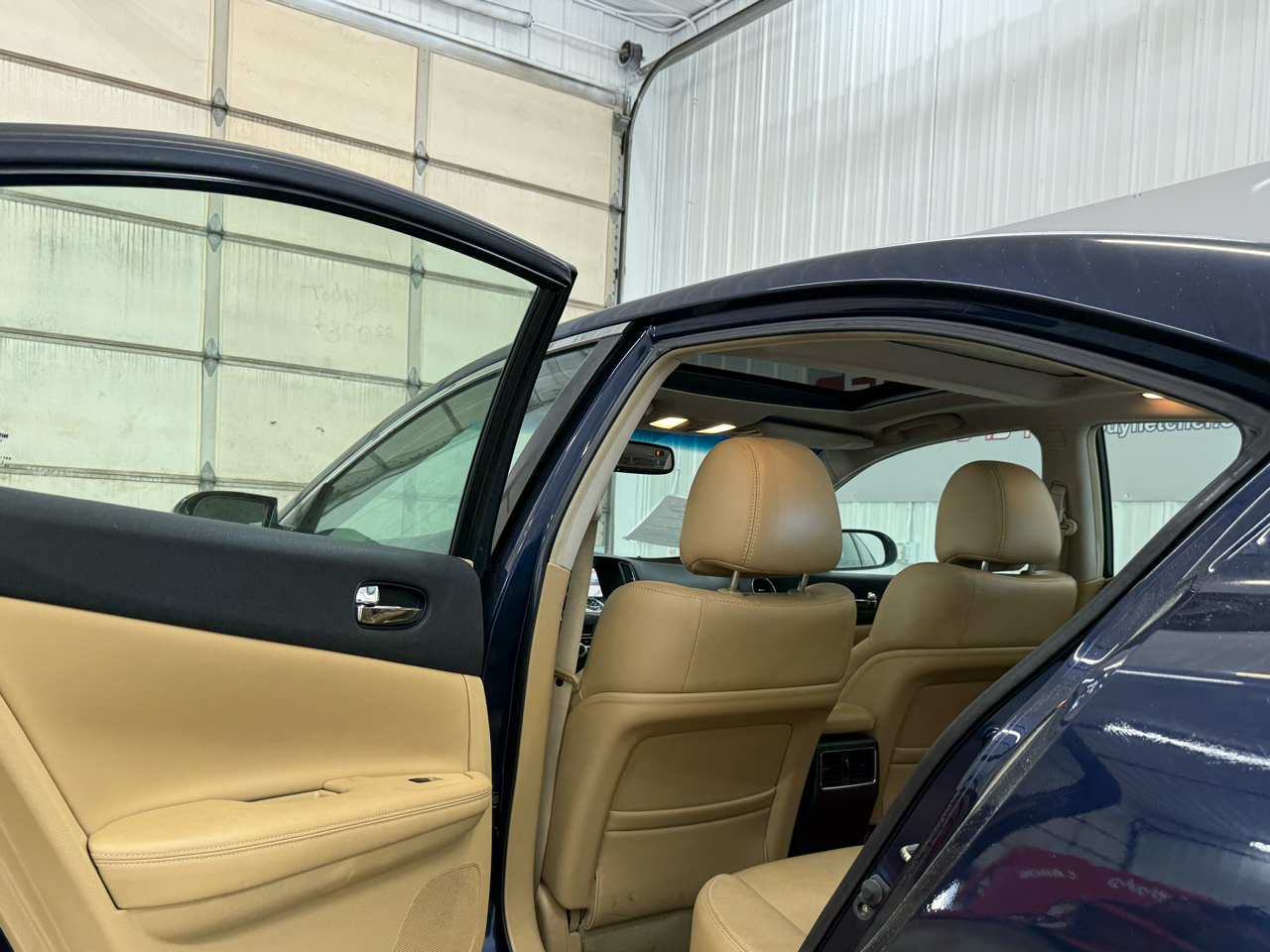 Nissan Maxima 4dr Sdn V6 CVT 3.5 SV w/Premium Pkg 2011 Nissan Maxima 4dr Sdn V6 CVT 3.5 SV w/Premium Pkg 2011