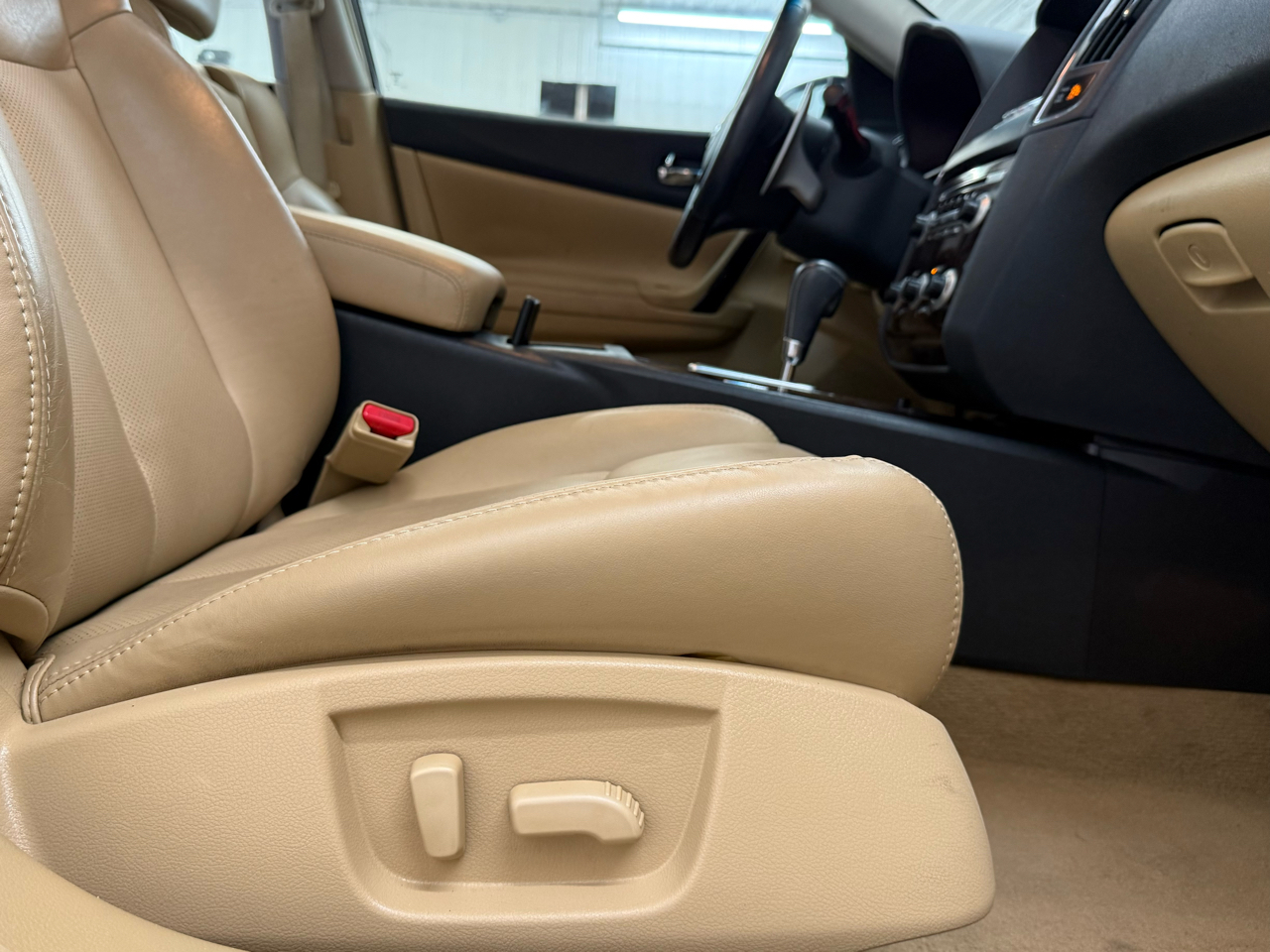 Nissan Maxima 4dr Sdn V6 CVT 3.5 SV w/Premium Pkg 2011 Nissan Maxima 4dr Sdn V6 CVT 3.5 SV w/Premium Pkg 2011