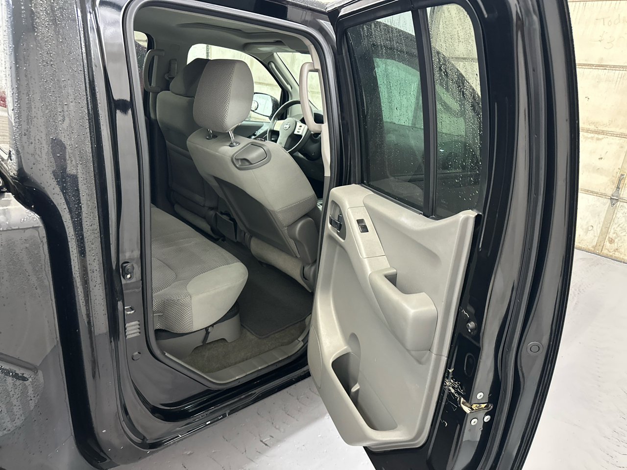 Nissan Frontier 4WD Crew Cab SWB Auto SE 2010 Nissan Frontier 4WD Crew Cab SWB Auto SE 2010