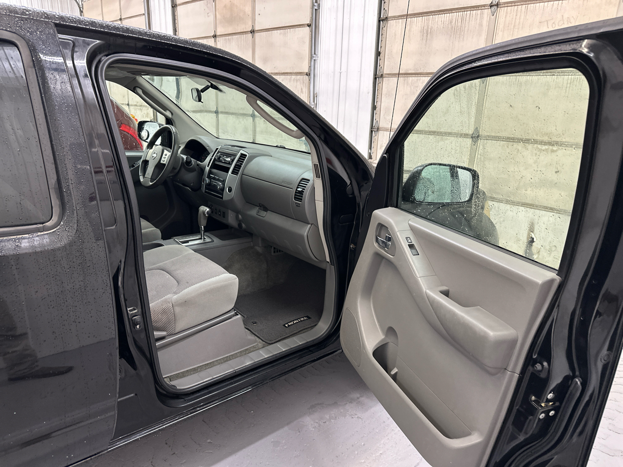 Nissan Frontier 4WD Crew Cab SWB Auto SE 2010 Nissan Frontier 4WD Crew Cab SWB Auto SE 2010