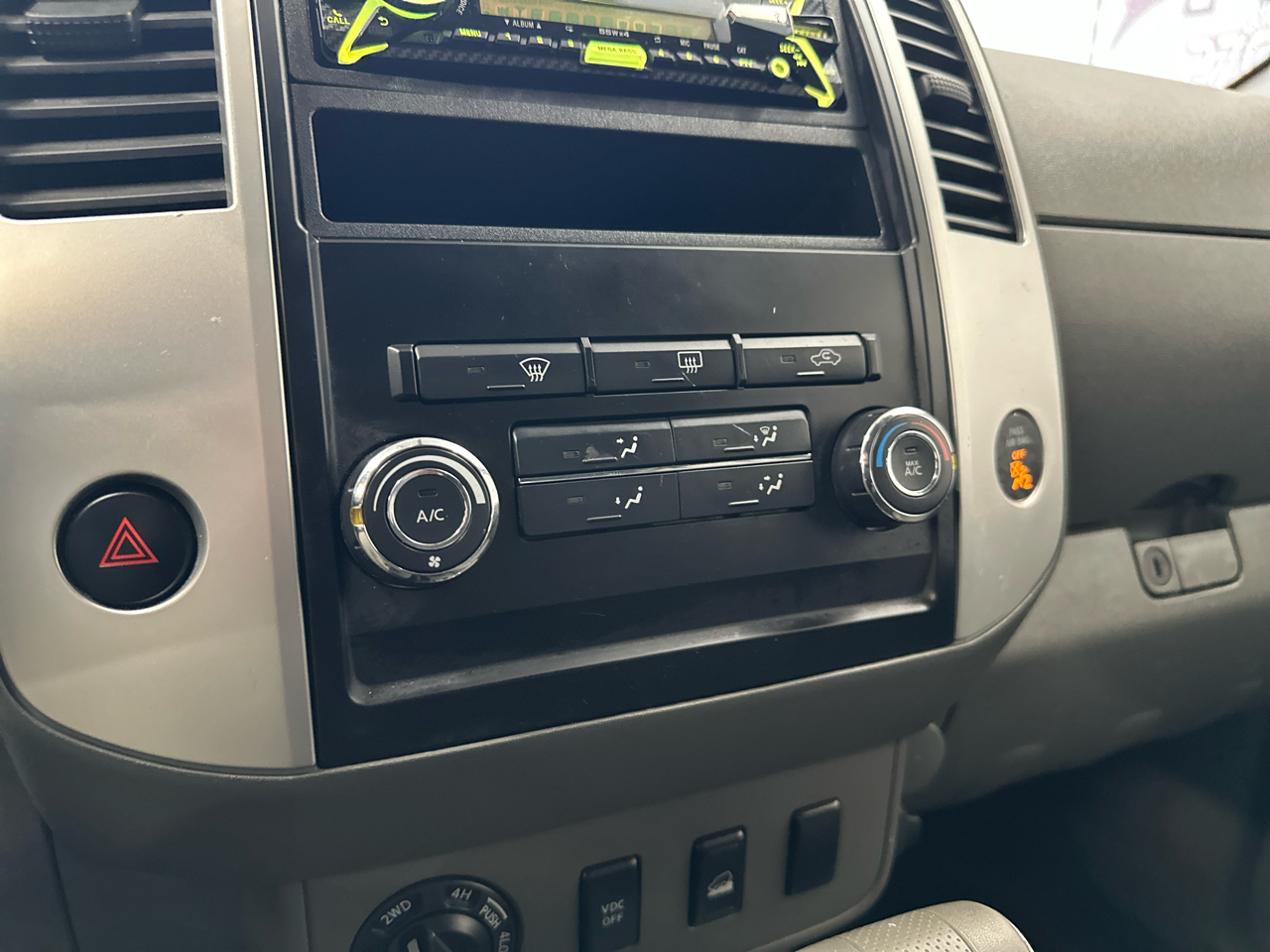 Nissan Frontier 4WD Crew Cab SWB Auto SE 2010 Nissan Frontier 4WD Crew Cab SWB Auto SE 2010