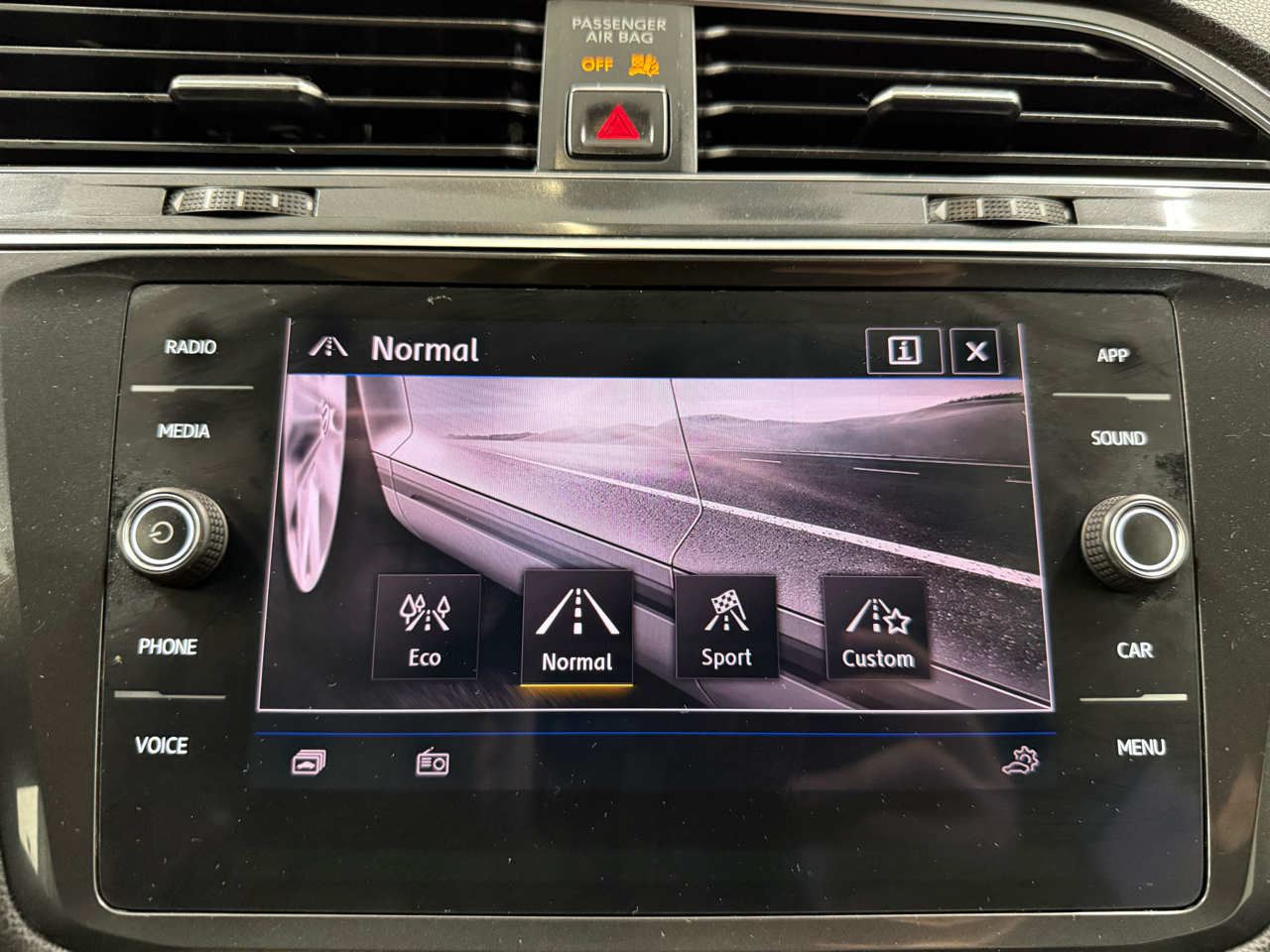 Volkswagen Tiguan 2.0T SE 4MOTION 2018 Volkswagen Tiguan 2.0T SE 4MOTION 2018